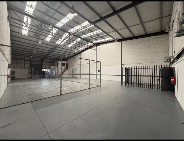 1,334M² WAREHOUSE TO LET IN HALFWAY HOUSE